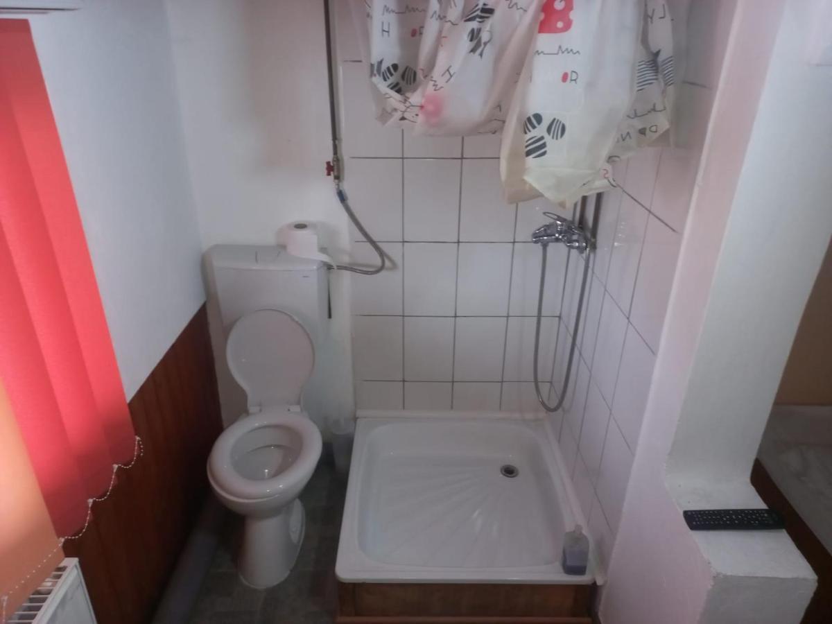 Double Room With Private Bathroom By Osteria Constantino トゥルゴヴィシュテ エクステリア 写真